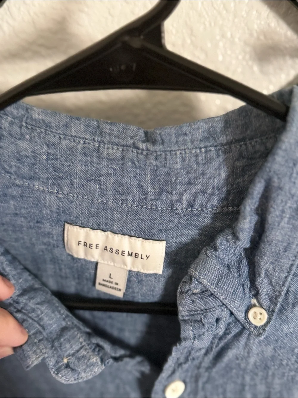 Free Assembly Men’s Chambray Button Down Shirt Large Blue Short Sleeve Casual - Picture 3 of 4